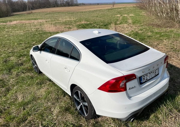 Volvo S60 cena 73500 przebieg: 132000, rok produkcji 2018 z Rzeszów małe 172